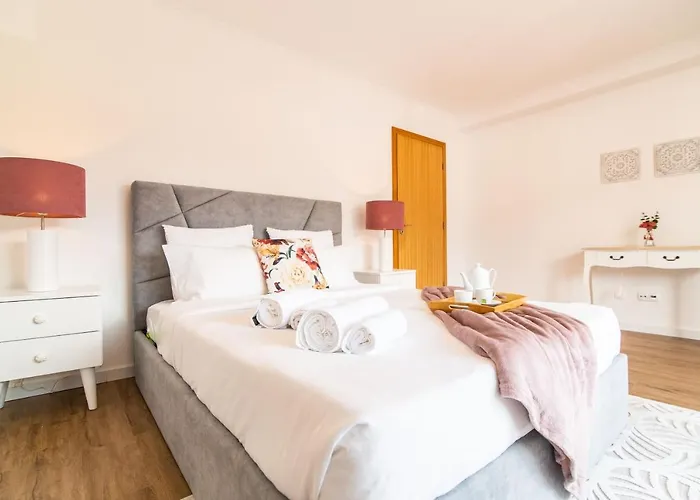 Furnas Apartment アパート *