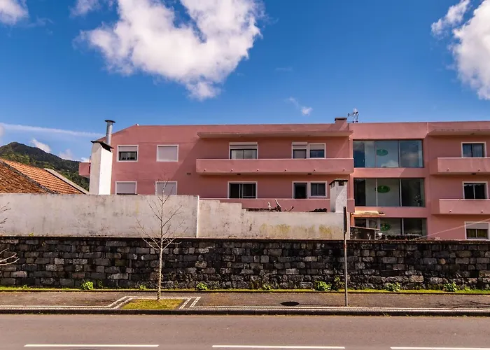 Furnas Apartment アパート *