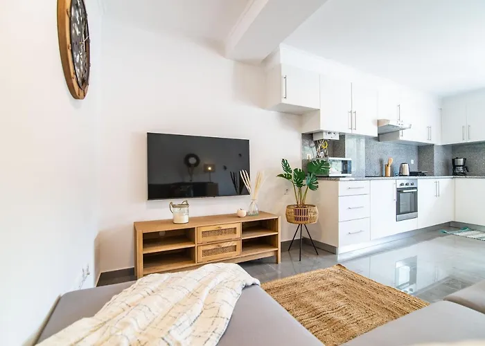 Furnas Apartment アパート *